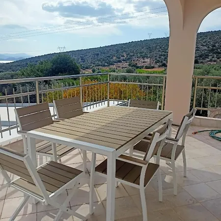 فيلة Luxe Livadia, 10 Personen *