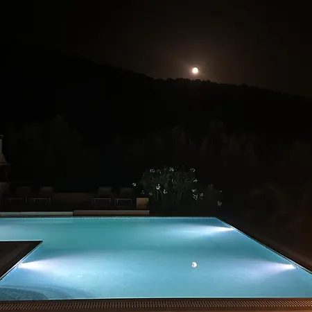 Luxe Livadia, 10 Personen فيلة