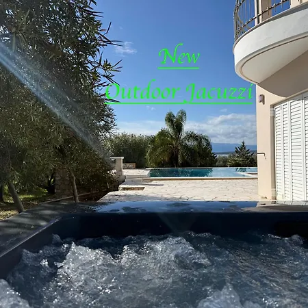 Luxe Livadia, 10 Personen Вилла Кандия